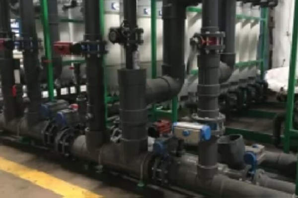 Pneumatic butterfly valve used in water purification equipment